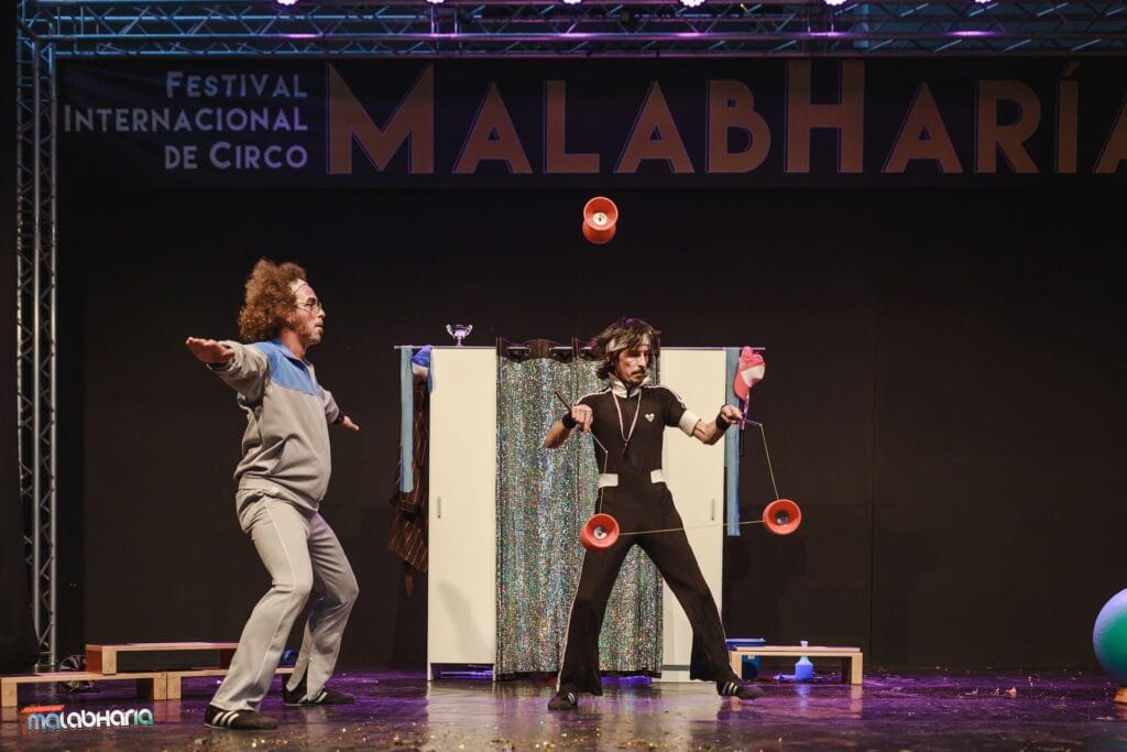 Duofitness Dúo Fitness de Manolo Carambolas - Espectáculo de calle y sala