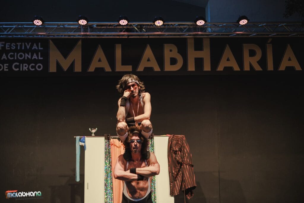 Duofitness Acrobacia y equilibrios en Málaga por Manolo Carambolas y Dúo Fitness