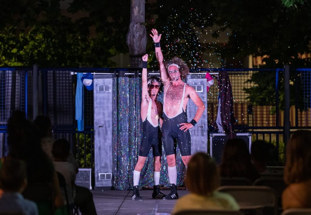 Duofitness Manolo Zamora (Manolo Carambolas) y Dúo Fitness en un festival en Sevilla.