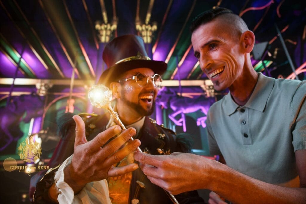 Inicio Malabares de luz en el show Imagine. Manolo Carambolas y Manolo Supertramp