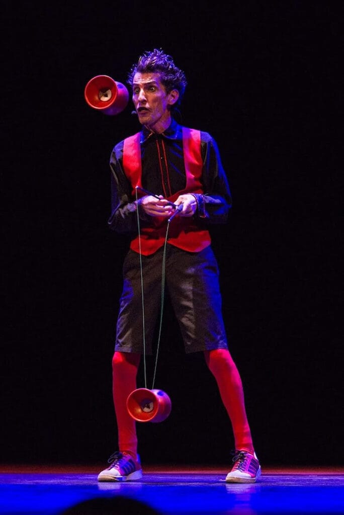 Espectáculo Yesterday de Manolo Carambolas - Teatro visual